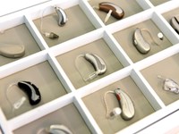 Audífonos recargables vs. audífonos con pilas: ¿Cuál es la mejor opción para ti?