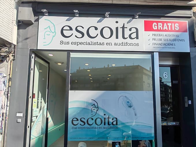 Fachada del centro auditivo Audífonos Escoita en Redondela
